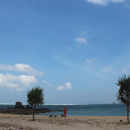 Tastura Beach Hotel Kuta  エクステリア 写真