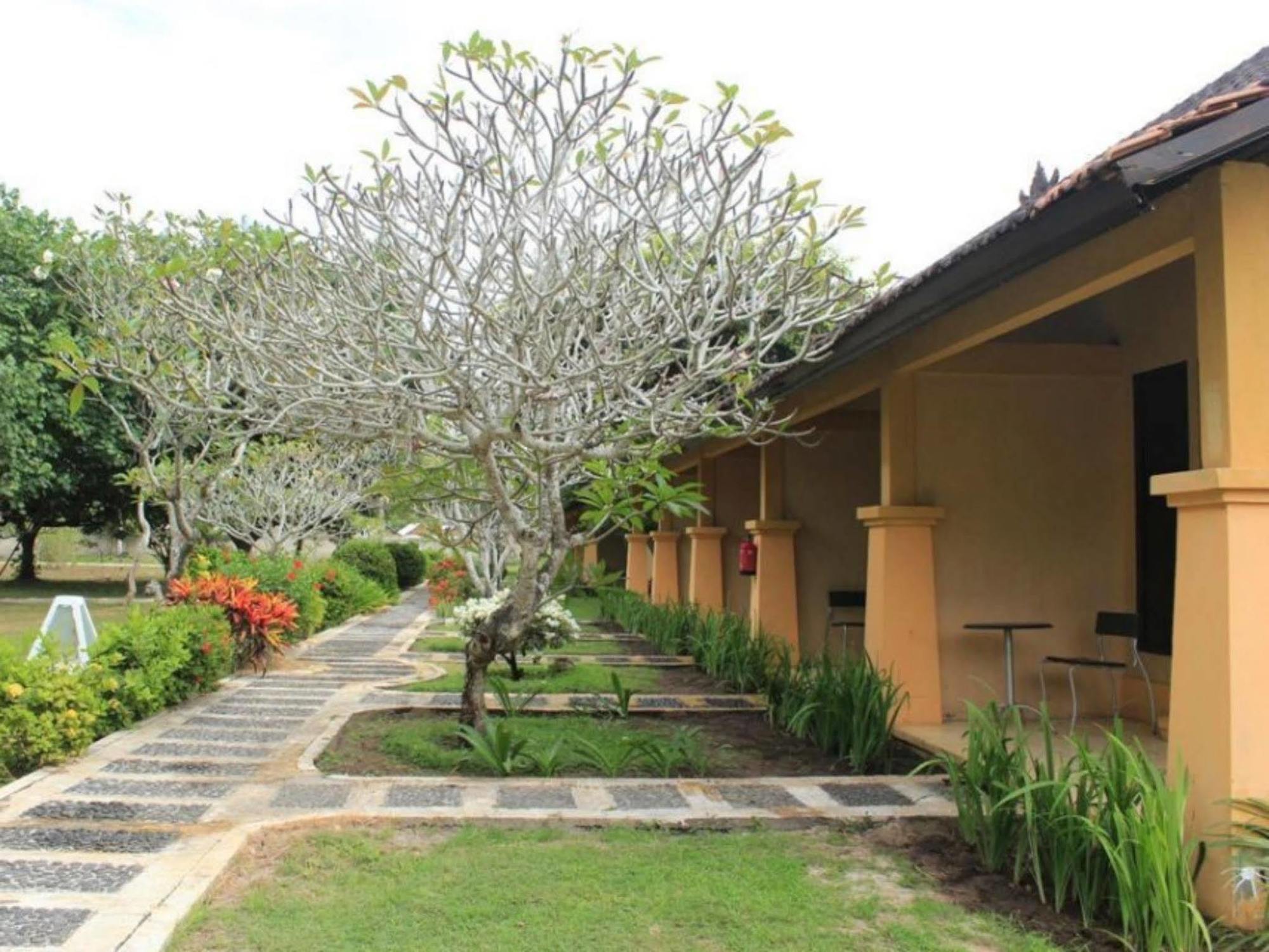 Tastura Beach Hotel Kuta  エクステリア 写真