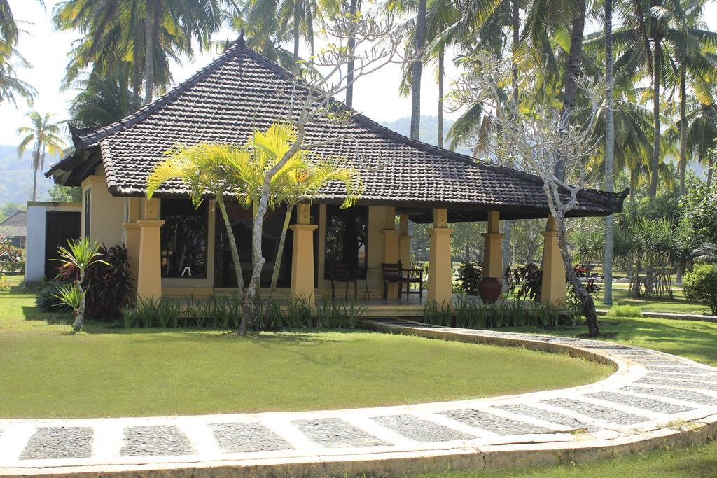 Tastura Beach Hotel Kuta  エクステリア 写真