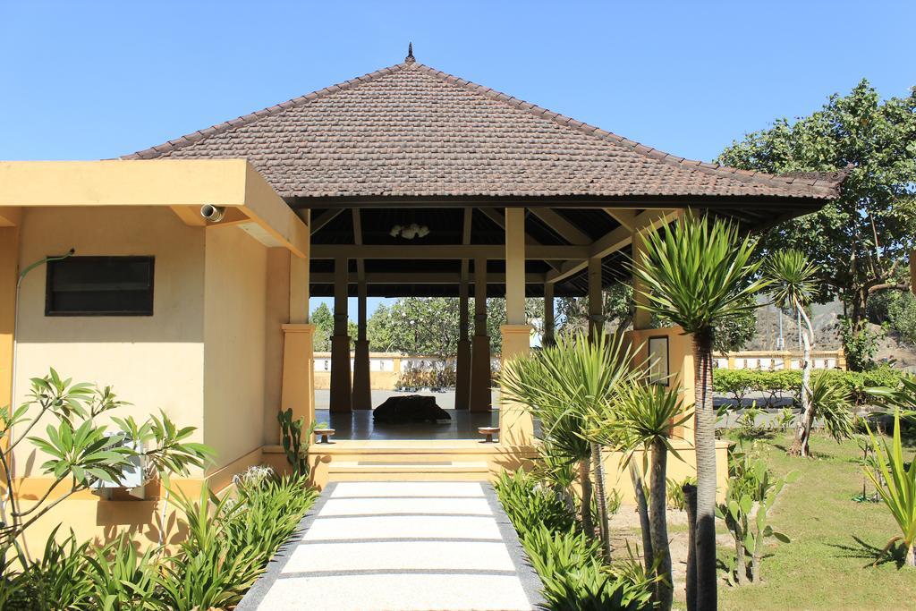 Tastura Beach Hotel Kuta  エクステリア 写真