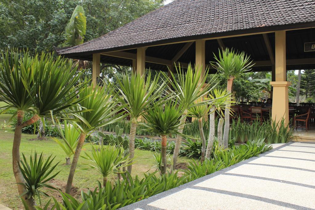 Tastura Beach Hotel Kuta  エクステリア 写真