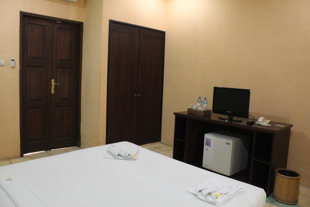 Tastura Beach Hotel Kuta  エクステリア 写真
