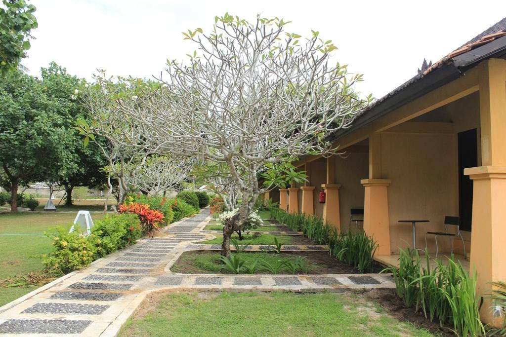 Tastura Beach Hotel Kuta  エクステリア 写真