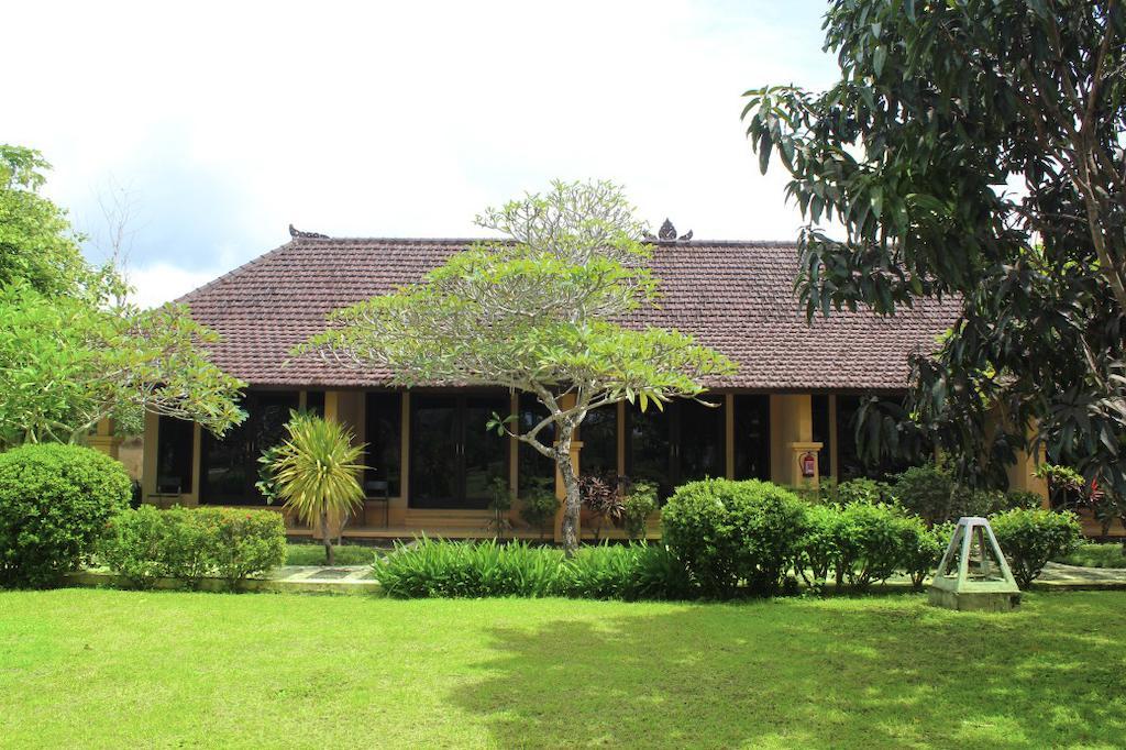 Tastura Beach Hotel Kuta  エクステリア 写真